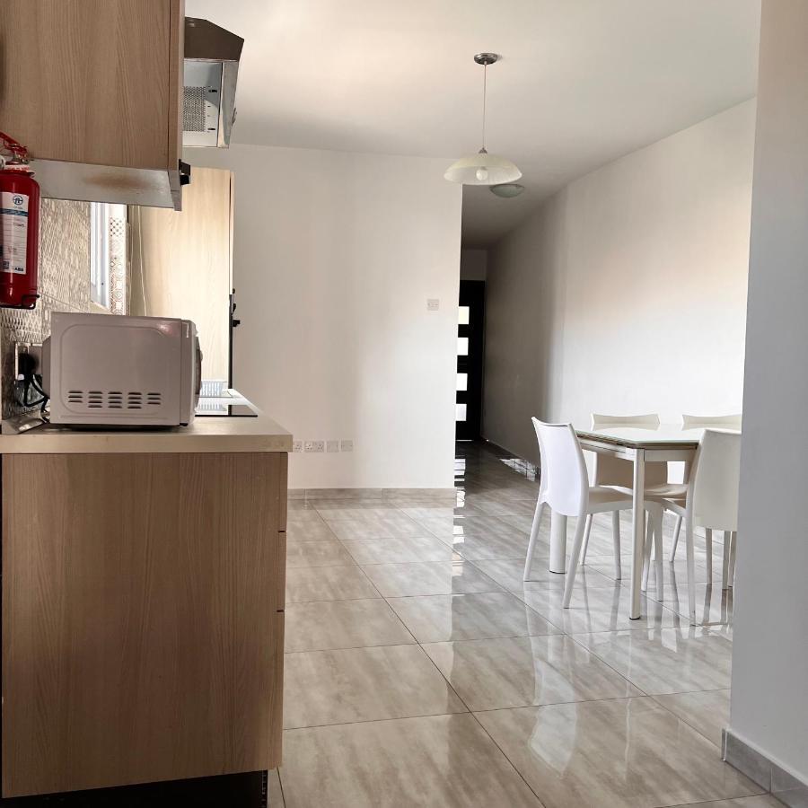 F4 Room 3, Private Room Two Single Beds Shared Bathroom Msida Eksteriør bilde