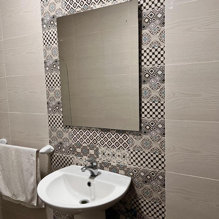 F4 Room 3, Private Room Two Single Beds Shared Bathroom Msida Eksteriør bilde