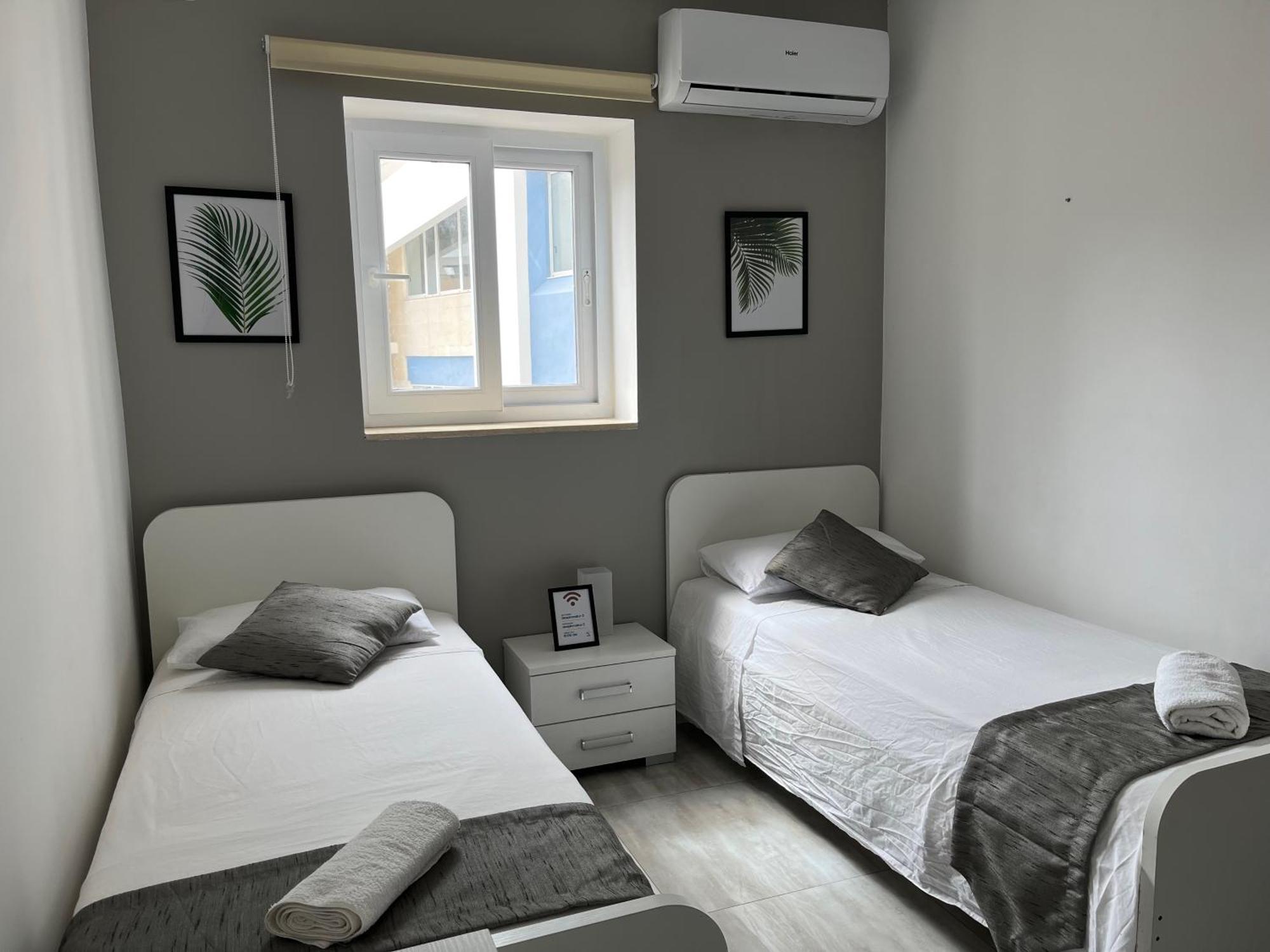 F4 Room 3, Private Room Two Single Beds Shared Bathroom Msida Eksteriør bilde
